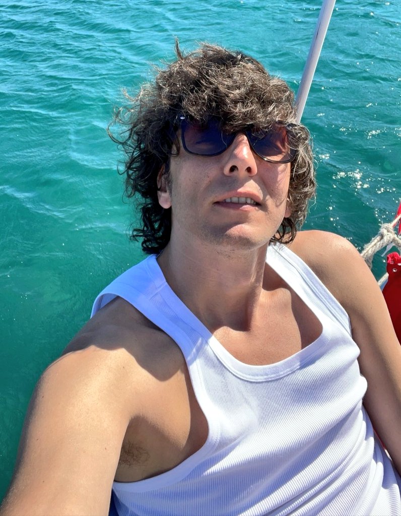 Mondo_di_Sabry's tweet photo. Ricordo perfettamente, che anche queste foto le abbiamo commentate per diversi giorni.. โค๏ธ๐
Se uno รจ bello รจ bello.. bisogna dirlo ๐๐ฅ
#QuantaBellezza ๐
#ilTuoSorrisoMeraviglioso ๐
@MetaErmal
#ErmalMeta https://t.co/pi2L6UQX22