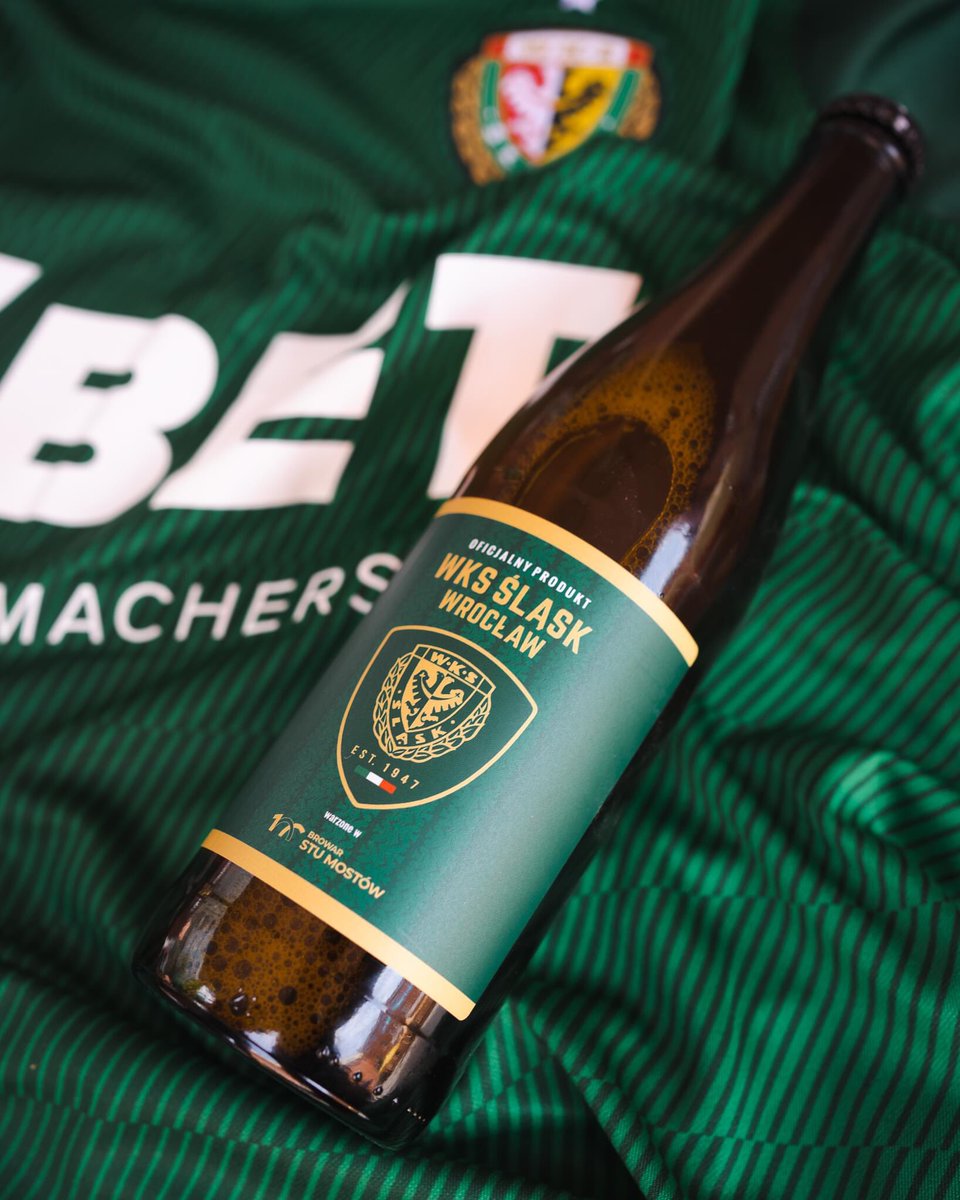 Browar Stu Mostów (@browarstumostow) on Twitter photo Już jest! Kolejne piwo stworzone wspólnie z <a href="/SlaskWroclawPl/">Śląsk Wrocław</a>! 🍻⚽️
Do nabycia w sklepach z dobrym piwem, online na PiwneMosty.pl oraz na domowych meczach Śląska Wrocław na <a href="/TarczynskiArena/">Tarczyński Arena Wrocław</a> w tym sezonie! 🙌
Hej Śląsk! 😎
#TRÓJKOLOROWI 🇮🇹 Już jest! Kolejne piwo stworzone wspólnie z <a href="/SlaskWroclawPl/">Śląsk Wrocław</a>! 🍻⚽️
Do nabycia w sklepach z dobrym piwem, online na PiwneMosty.pl oraz na domowych meczach Śląska Wrocław na <a href="/TarczynskiArena/">Tarczyński Arena Wrocław</a> w tym sezonie! 🙌
Hej Śląsk! 😎
#TRÓJKOLOROWI 🇮🇹