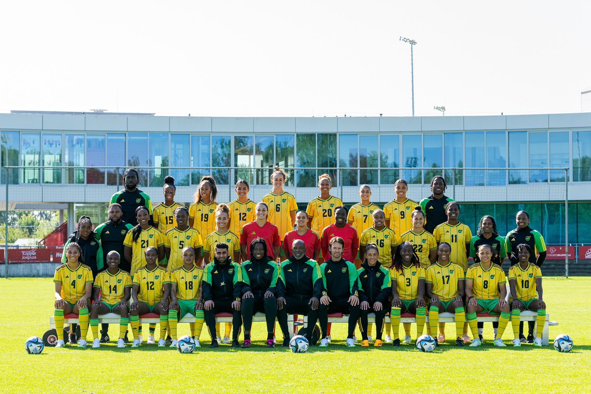 jff_football's tweet photo. The official squad photo ahead of the FIFA Women’s World Cup 📸🇯🇲
.
#ReggaeGirlz #FIFAWomensWorldCup #BeyondGreatness #JFF_Football https://t.co/EyXR2YIjZF