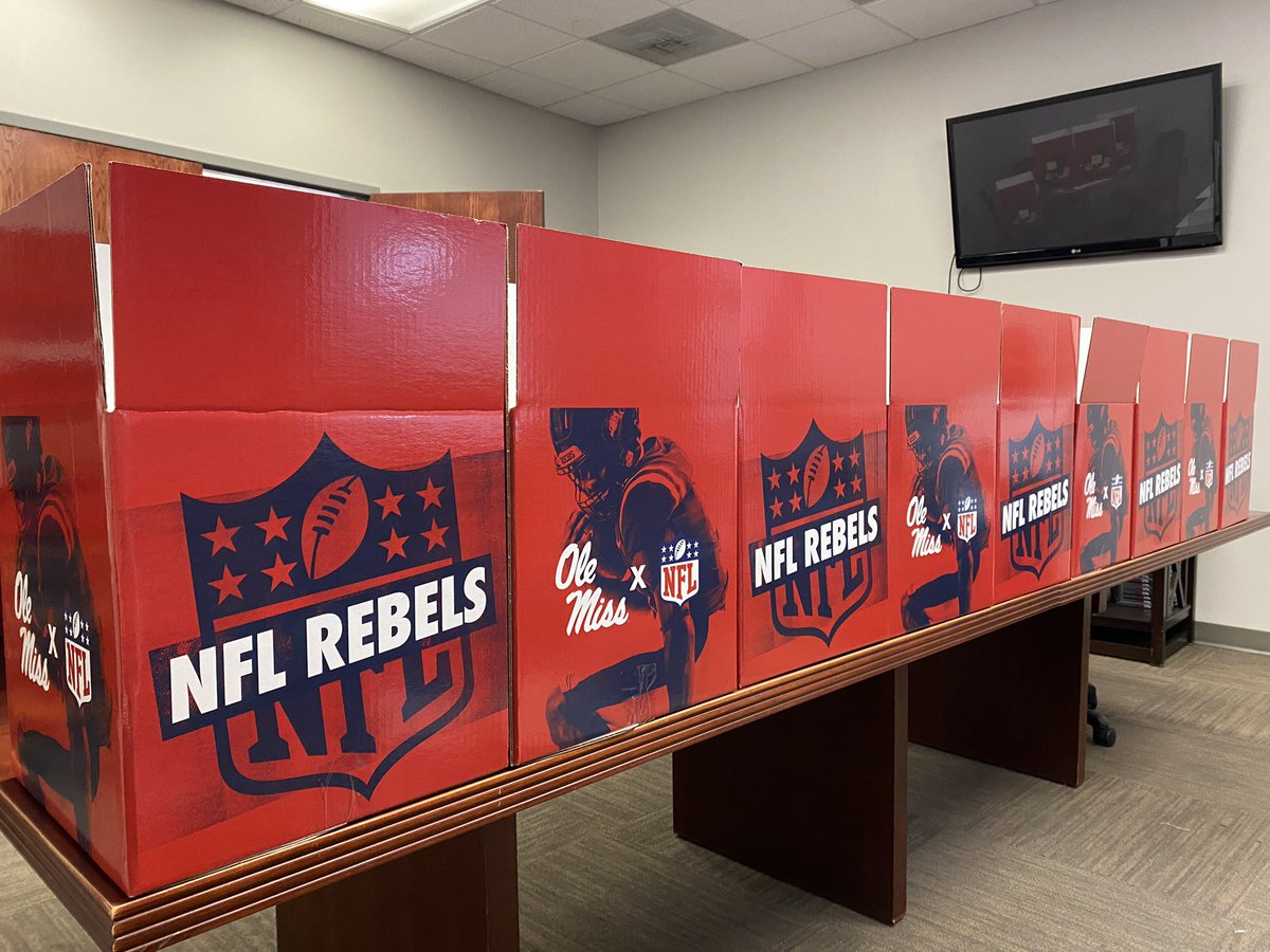 Swag boxes are on their way to our #ProRebs 🏈🏟 Good luck in training camp 💪🏼

@OleMissFB 
#HottyToddy #ProMindset