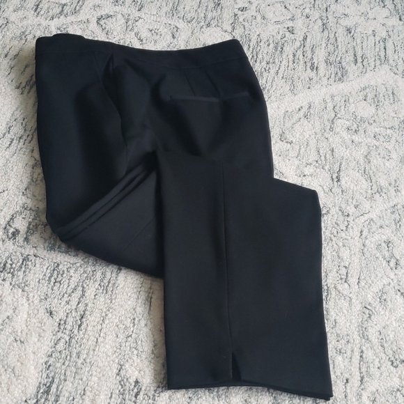 michell59412440's tweet photo. So good I had to share! Check out all the items I'm loving on @Poshmarkapp #poshmark #fashion #style #shopmycloset #whitehouseblackmarket: https://t.co/kIoQiXnW5p https://t.co/Ztsxpa2ETw