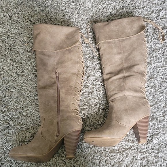 ShinyOldHide's tweet photo. So good I had to share! Check out all the items I'm loving on @Poshmarkapp from @sunlitgardenn_ #poshmark #fashion #style #shopmycloset #hottopic #americaneagleoutfitters: https://t.co/VeMvAleYD5 https://t.co/DeTJSdaDzS