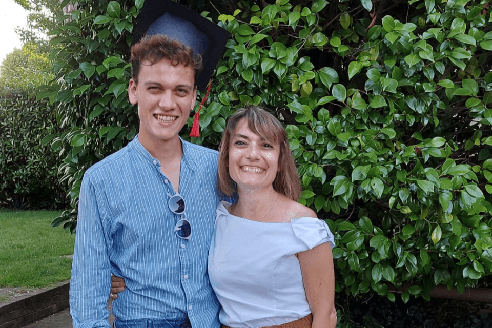 gayit's tweet photo. "Ringrazio mio figlio gay per questo terremoto": il viaggio di mamma Monica e Gabriele https://t.co/hUrv3pTsO2 #Agedo #GenitoriEFigli https://t.co/eYNnrKemQJ