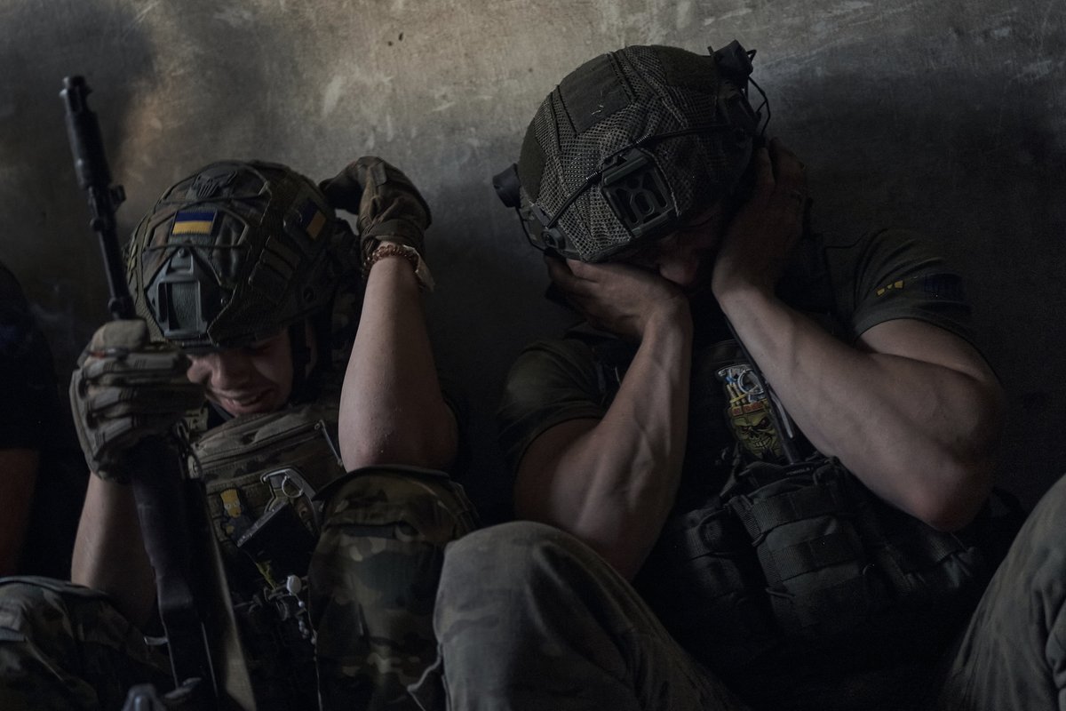 TessRaimbeau's tweet photo. Mardi, la photo d'Alina et Andriy, soldat ukrainien engagé volontaire lourdement blessé , est devenue virale. 
L'occasion de publier dans @libe un portfolio du duo Libkos, passé de photographes de mariages à photographes de guerre 
https://t.co/tXnYzH05DA https://t.co/7Gd5s0KtDw