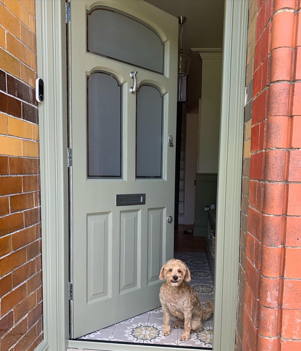 Brewerspaints's tweet photo. What a paw-some welcome home! πΆ This front door has been given a new leash of life by a very talented MJB Decorating.
Products:
Zinsser Cover Stain
Farrow & Ball Exterior Eggshell in Treron
#farrowandball #frontdoor #decorating #designerpaint #Brewers https://t.co/PmWcczWw5s