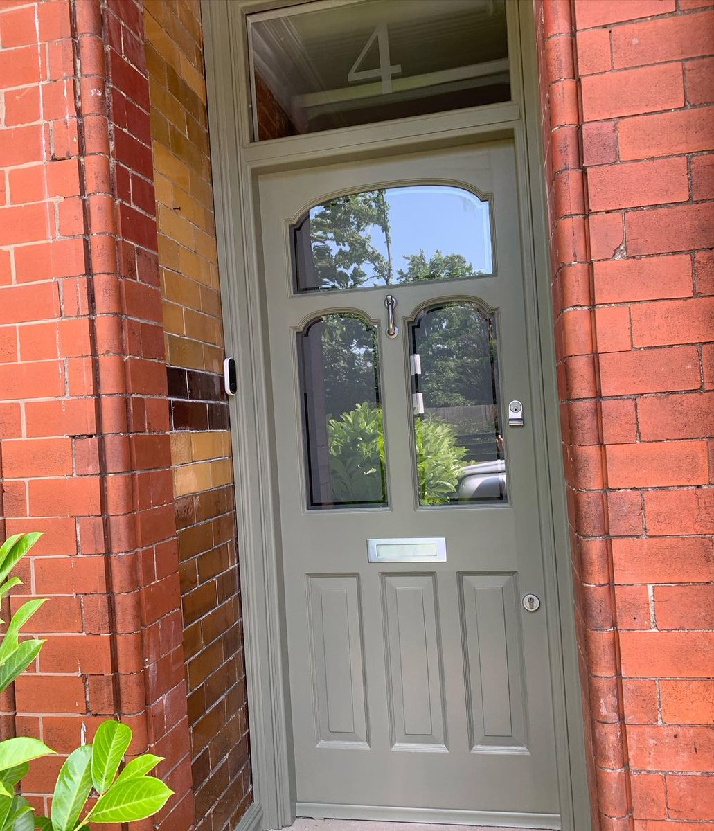 Brewerspaints's tweet photo. What a paw-some welcome home! πΆ This front door has been given a new leash of life by a very talented MJB Decorating.
Products:
Zinsser Cover Stain
Farrow & Ball Exterior Eggshell in Treron
#farrowandball #frontdoor #decorating #designerpaint #Brewers https://t.co/PmWcczWw5s