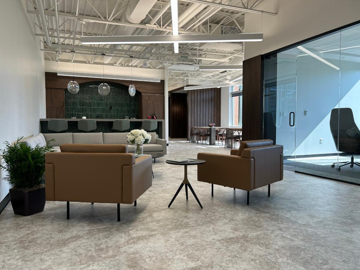 SchottDesignInc's tweet photo. 📸 #SnapSchott | Estridge Homes 

#ProjectPartners:
🔸Capitol Construction 
🔸Mohawk Group 
🔸Frasch 
🔸 OfficeWorks

#Designers | Alison Shull + Jacquie Baker https://t.co/v1B8p15Gt9