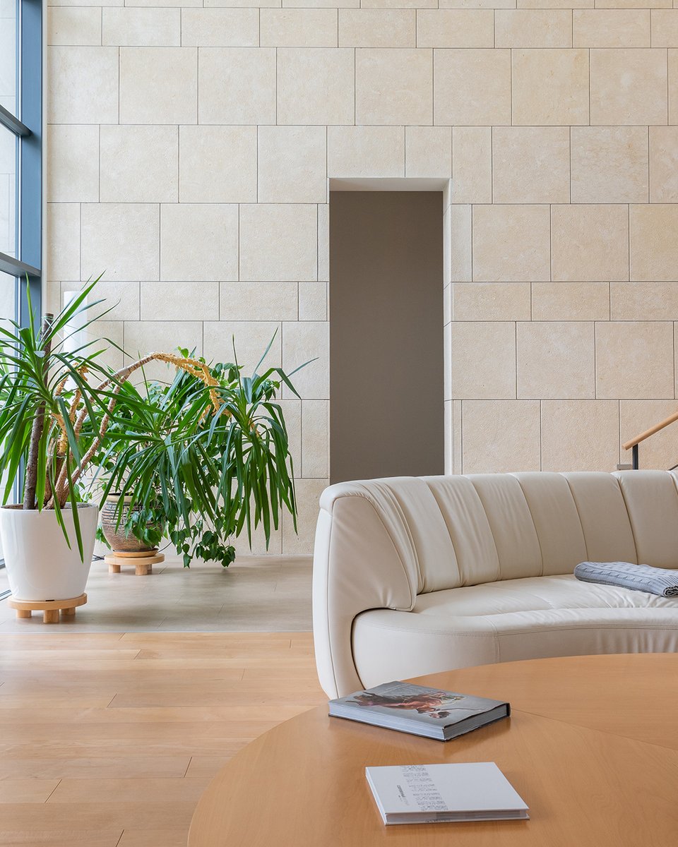 worktopscom's tweet image. Sleek, sophisticated, and built with strength. ⁠
Absolute bliss, everything here is custom designed to match your furniture with your focal walls.
For more tips work-tops.com
Call us at 0330 113 5868
#mixmatch #Wallpapers #tiles #flooring #accent #Castle #ballycastle