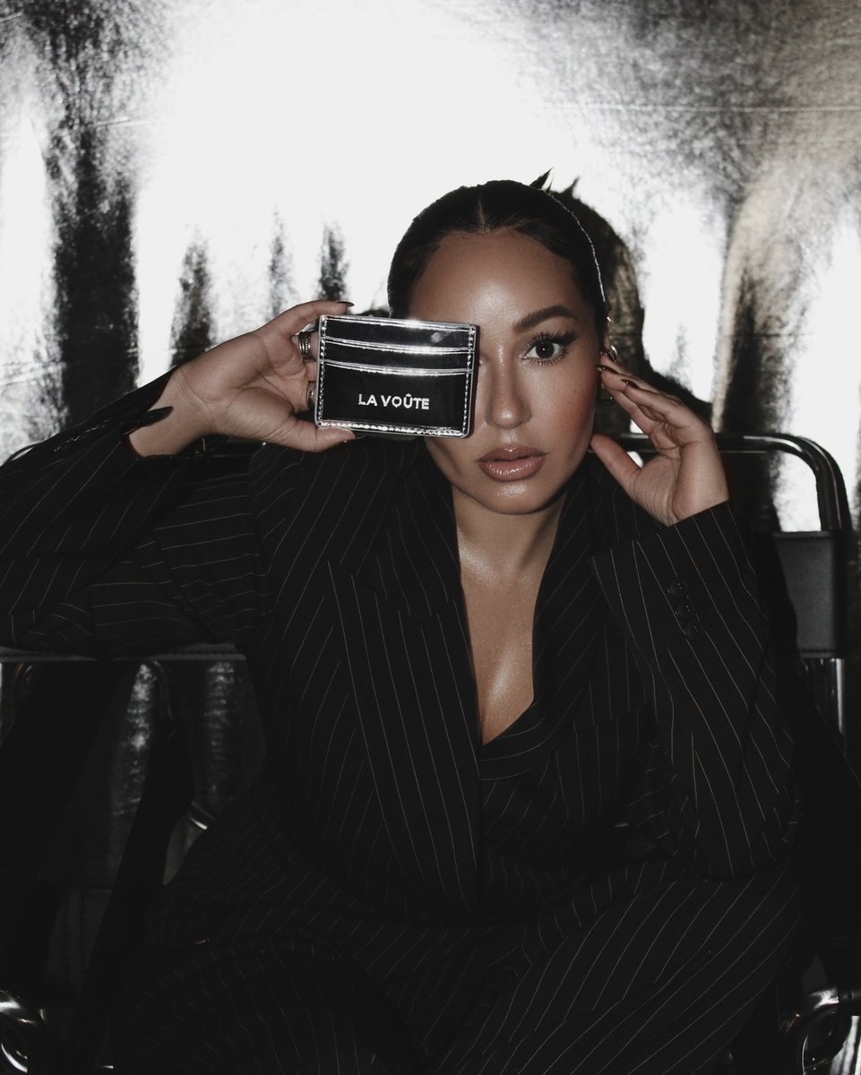 shoplavoute's tweet photo. It's the little things. Shop our signature, essential card wallet La Carte in Coin! #LAVOUTE https://t.co/40KvCPKYRF