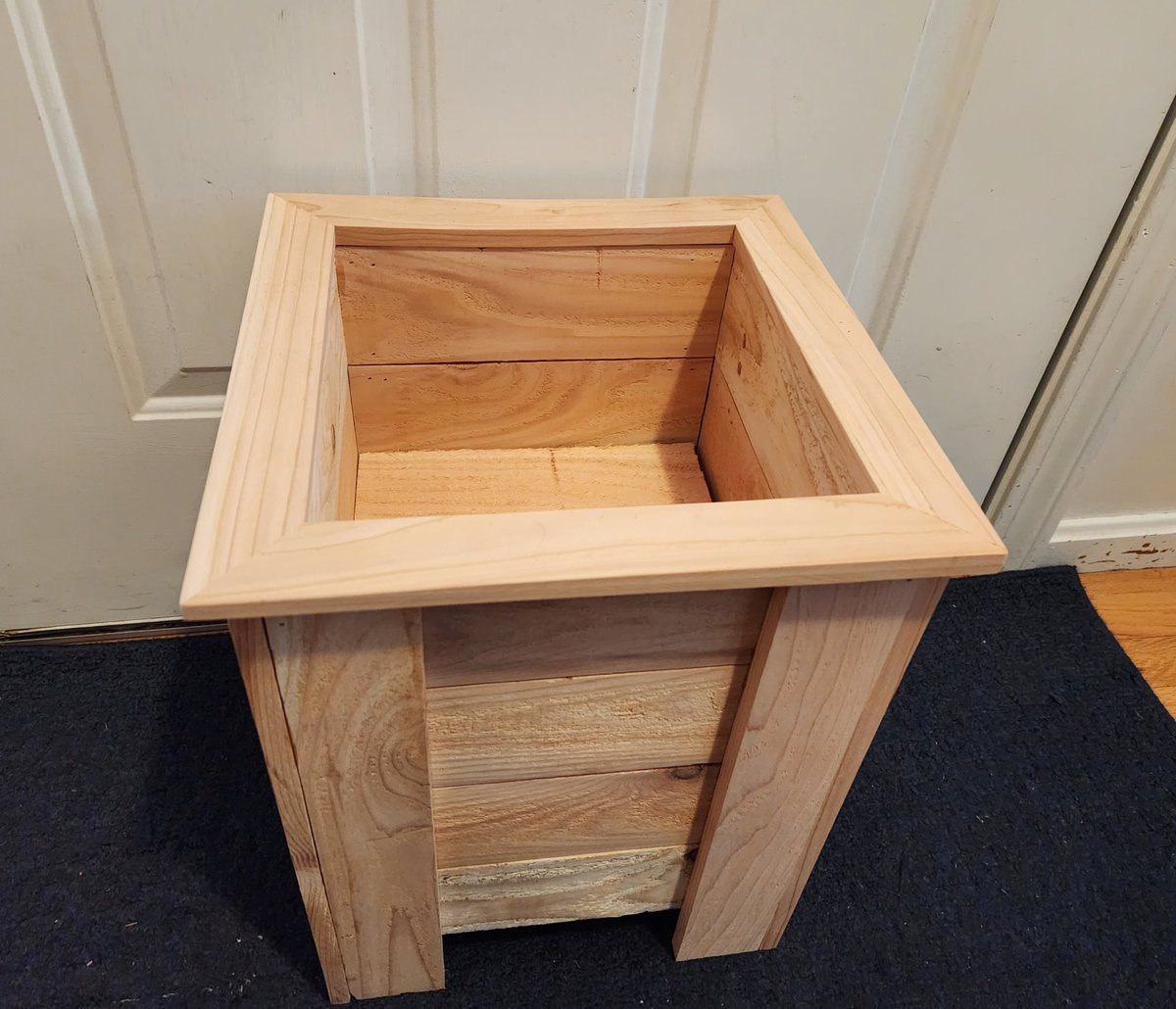 TheCreativeSell's tweet photo. Love to #DIY? Here’s how to build a beautiful cedar planter box. #makeyourown  https://t.co/jyAXx9L4lE https://t.co/ndK78JV01E