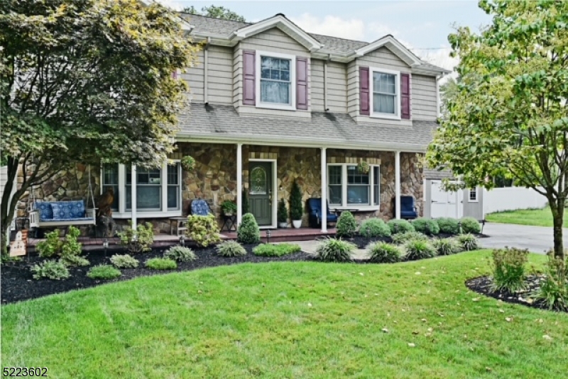 dinizio_john's tweet photo. This home will wait for no one. Be the first to see it! #homesforsale #homeowner  https://t.co/MI0If2y6PF https://t.co/ke3jV32wIF