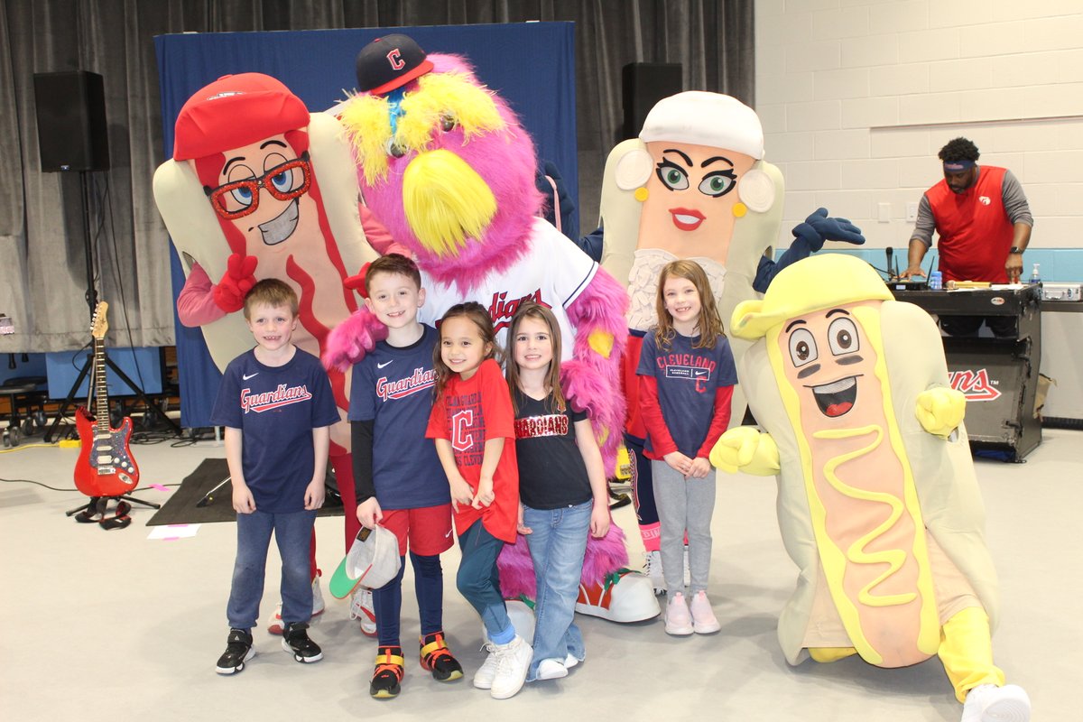 A final visit to Goldwood for the #RrSchoolsReview when students were treated to an assembly with Slider and the Cleveland Guardians Hot Dogs teaching about the groups Greatest HIIT’s (High Intensity Interval Training) and the importance of being active and healthy.

#WeRrRiver https://t.co/WwTGySeRyF