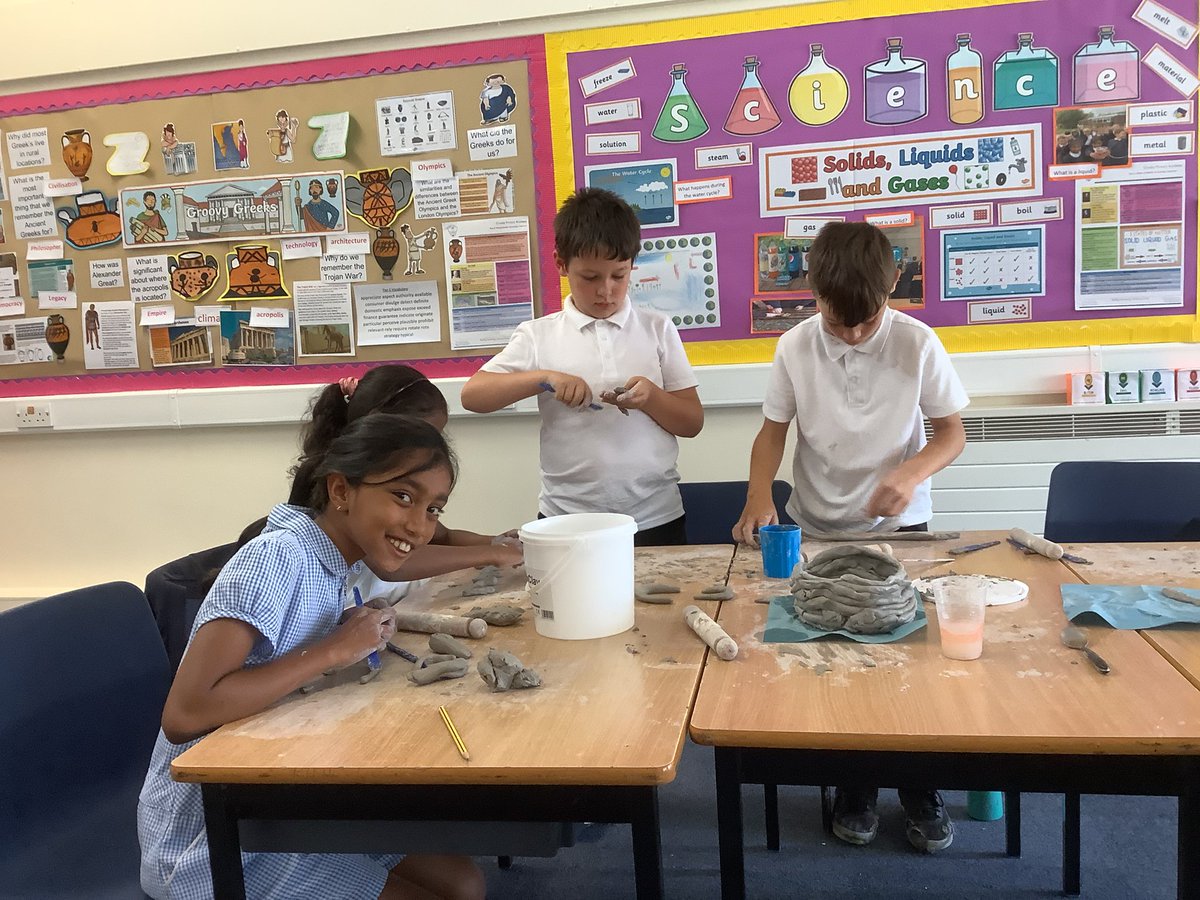 CroxbyPrimary's tweet photo. A great afternoon making Greek vases and working collaboratively to build a 3d model of the Acropolis! #croxbymagic https://t.co/MI2tba8CKS