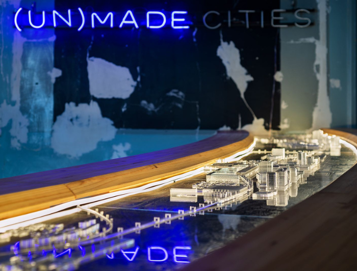 #AcadémicoUC de <a href="/ARQ_UC/">Arquitectura UC</a>, Filipe Temtem, gana primer lugar en la Bienal de Arquitectura de Nueva York 🥳🥇. El proyecto "Temtem" propone rehacer la ribera norte de #Concepción, rescatando su dignidad y sentido de pertenencia 📐. Revisa los detalles aquí: bit.ly/3XMa0PL