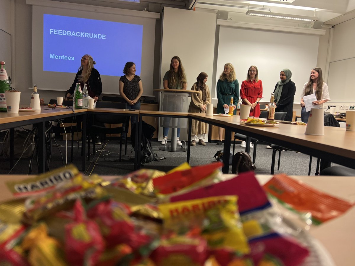 Jetzt drehen sie den Spieß um und sagen uns, wie wir sie im letzten Jahr betreut haben. Richtig so!
Ich bin restlos begeistert von den ersten Mentees unseres neuen Programmes #BreakIng an der <a href="/ruhrunibochum/">Ruhr-Universität Bochum</a>. Die werden Brücken bauen und Systeme untertunneln - Ingenieurinnen halt!