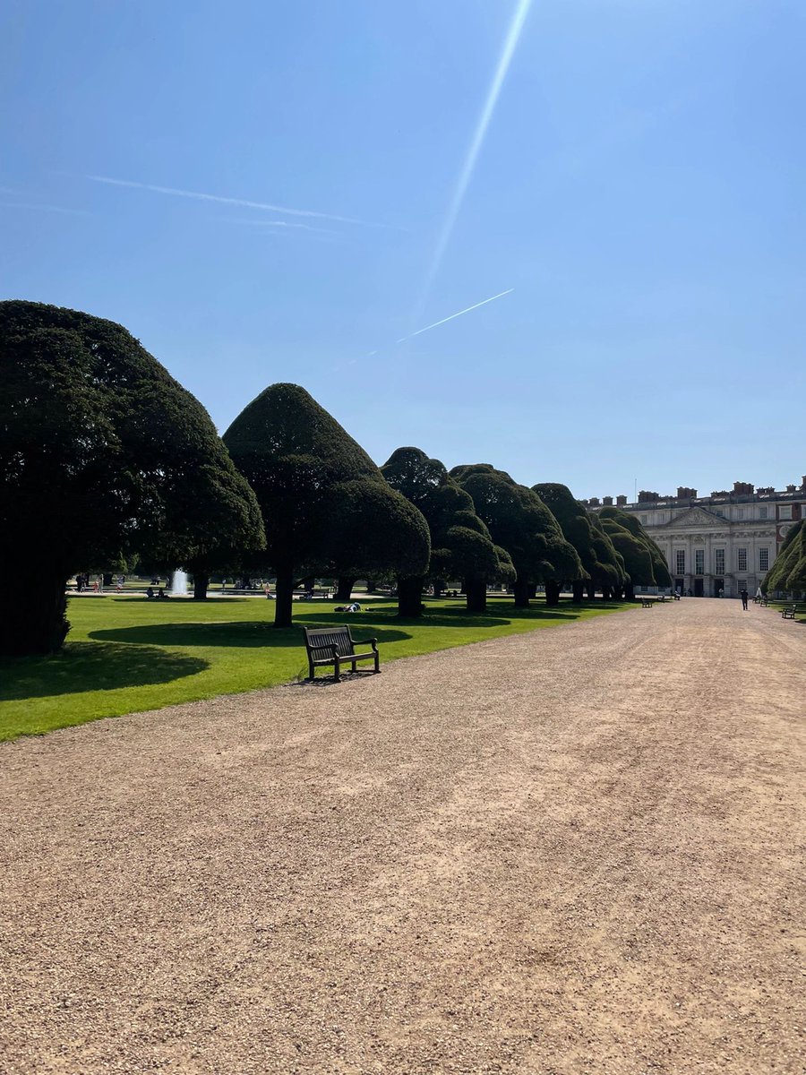 BanffVolunteer's tweet photo. Visiting at Hampton Court Palace😊 https://t.co/Eo49Ok7jVT