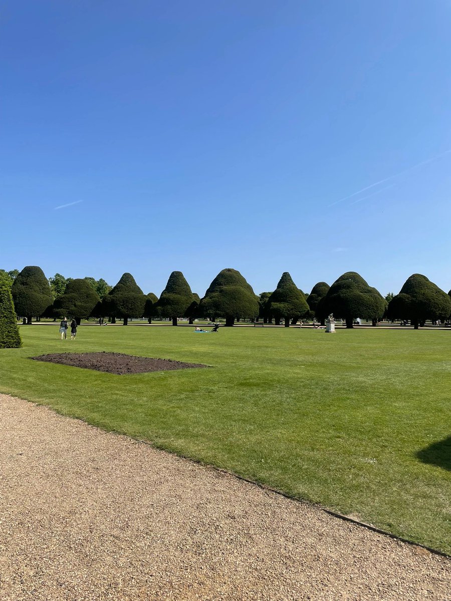 BanffVolunteer's tweet photo. Visiting at Hampton Court Palace😊 https://t.co/Eo49Ok7jVT