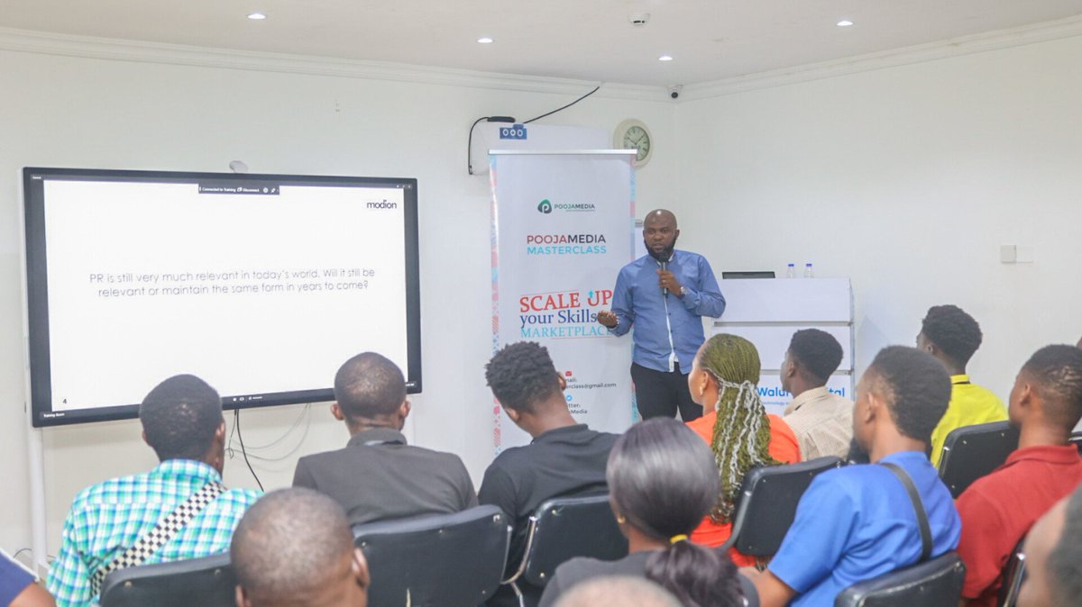 PoojaMedia's tweet photo. . @arlomah dissecting how brands are like drones & scan social platforms for influencing & marketing.
Most of us are careless with our online personality. #PoojaMediaMasterclass https://t.co/KLu2Qp2nxZ