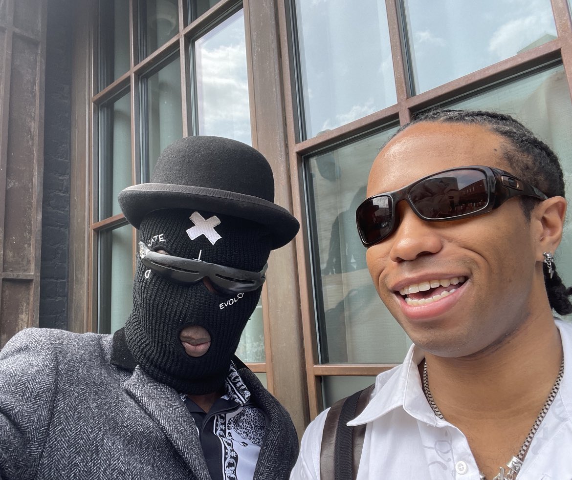 q_clubb's tweet photo. Meet neon artist @davidspeeduk to collect my signed print of his Icon CAT, wearing @_KidEight keeping it elegant, accompanied by my personal stylist ISSA. Hey @karsendaily #kideight merch is top notch https://t.co/uZZ5lkmnWB