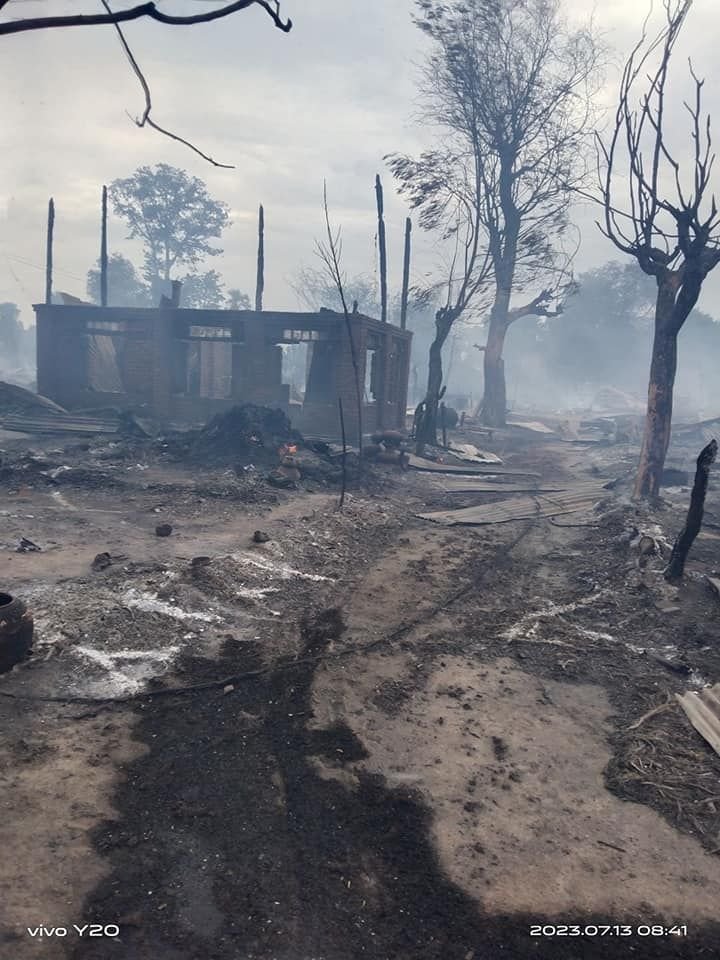NUGPressSPOX's tweet photo. As @ASEAN leaders continue their discussions, #Myanmar military continues their terror acts against civilians. Today, in Thon Sint Kan Village, Wetlet Township, Sagaing Region, over 100 homes were burned and a 60-year-old civilian was burned to death by the brutal military junta. https://t.co/fgPoEwciFS