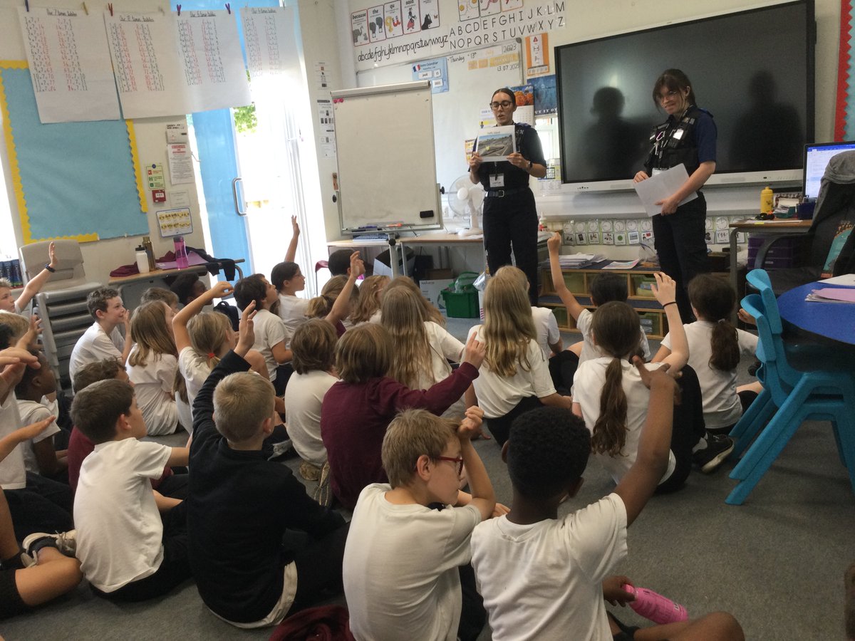 ThamesideSch's tweet photo. Year 4 enjoyed their visit from the PCSOs, Laura and Lauren, this afternoon. We learnt all about how to stay safe around roads. #GBFtps #GSStps #roadsafety #integrity https://t.co/wjEa321EdS