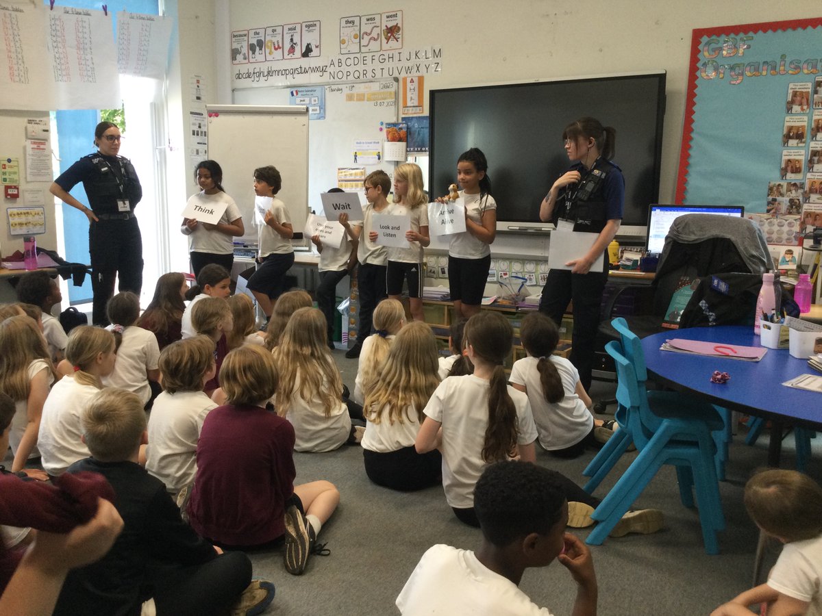 ThamesideSch's tweet photo. Year 4 enjoyed their visit from the PCSOs, Laura and Lauren, this afternoon. We learnt all about how to stay safe around roads. #GBFtps #GSStps #roadsafety #integrity https://t.co/wjEa321EdS