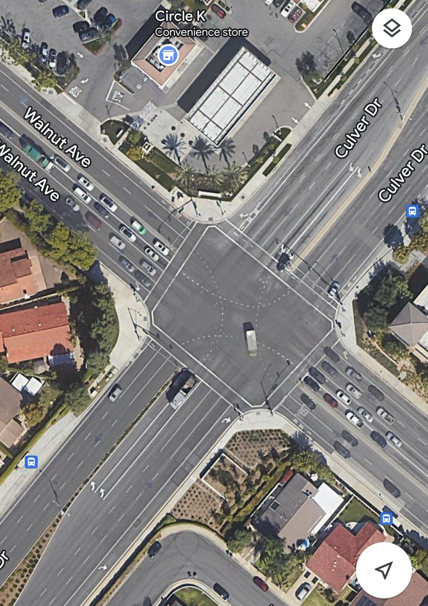 AynCraciun's tweet image. Intersections should be designed to protect 👧🏻👴🏾👩🏼👶🏽 🚴‍♂️, not just cars. 

Many cities do it, but not in #OC.

Note the differences between safe Dutch-style intersections and a typical dangerous intersection @City_of_Irvine.

Video 👀 👉 youtu.be/FlApbxLz6pA