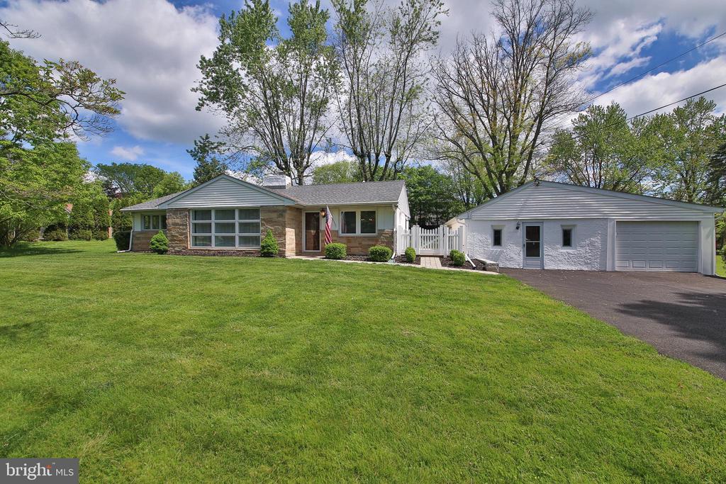 ColleenatRemax's tweet photo. Fall in love with this 3 BD/ 1 BA in North Wales. Call, text or direct message me for more info.  https://t.co/W4MrWfS3Aa https://t.co/3png62YxHT