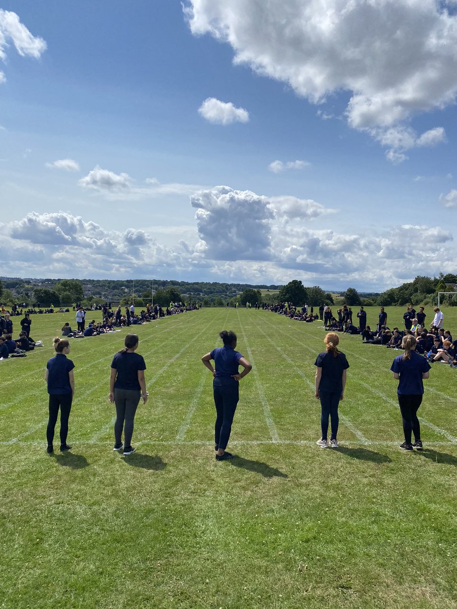 DixonsUnity's tweet photo. Today’s DUA sports day had all year groups competing in a variety of races including a 100m sprint, a relay race, obstacle race and a three-leg race. 🏃‍♀️🏃🏃‍♂️

#PE #sports #games #education #Leeds https://t.co/8X0NKxBGpA
