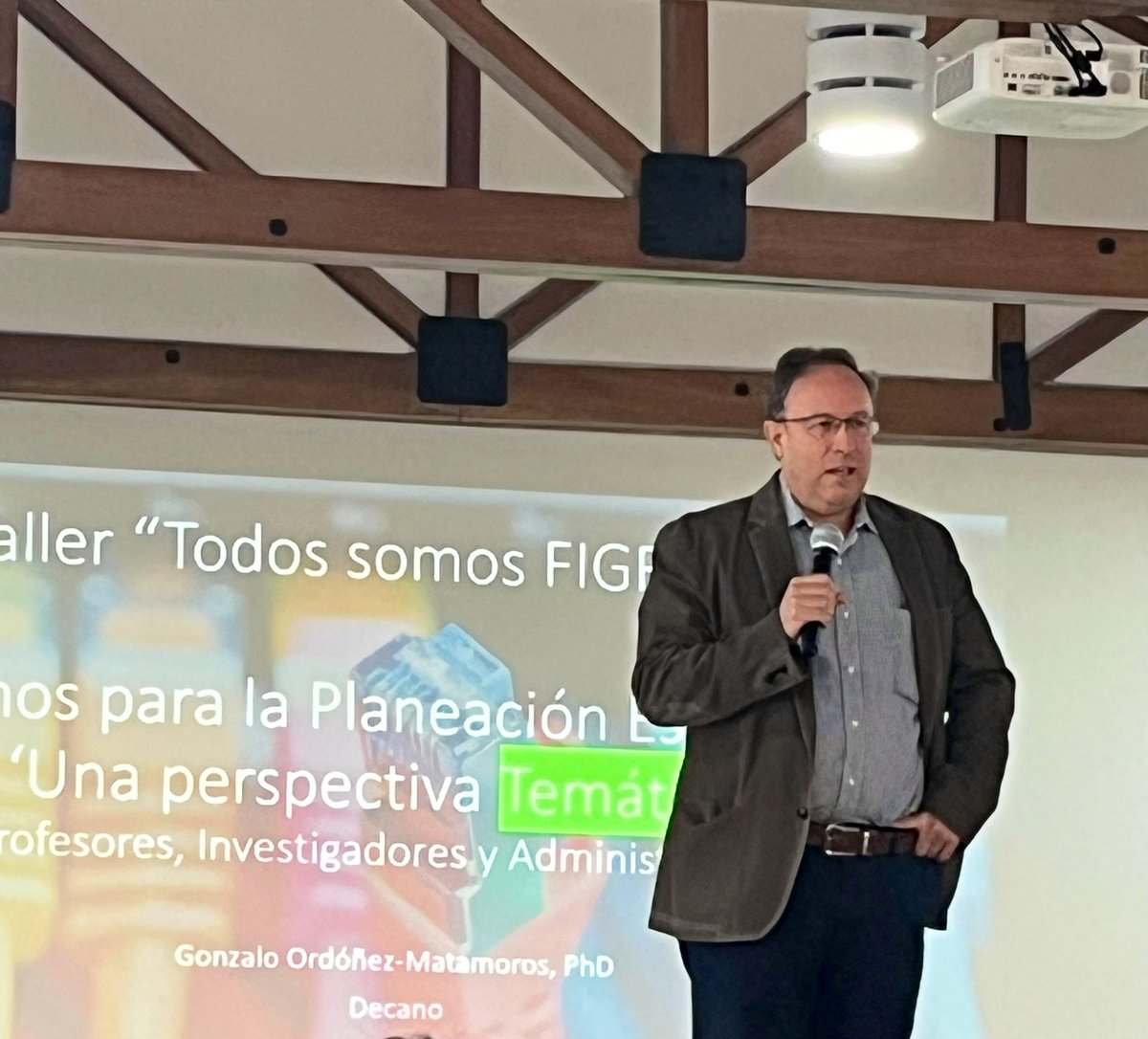 Hoy desde El Alcázar, y durante todo el día, Profesores, Investigadores y personal Administrativo, participaremos en el taller “TODOS SOMOS FIGRI”, seguimos trabajando, planeando y repensando estratégicamente cómo lograr un mundo mejor. #YoSoyFIGRI <a href="/UExternado/">U.Externado</a> 🧡
