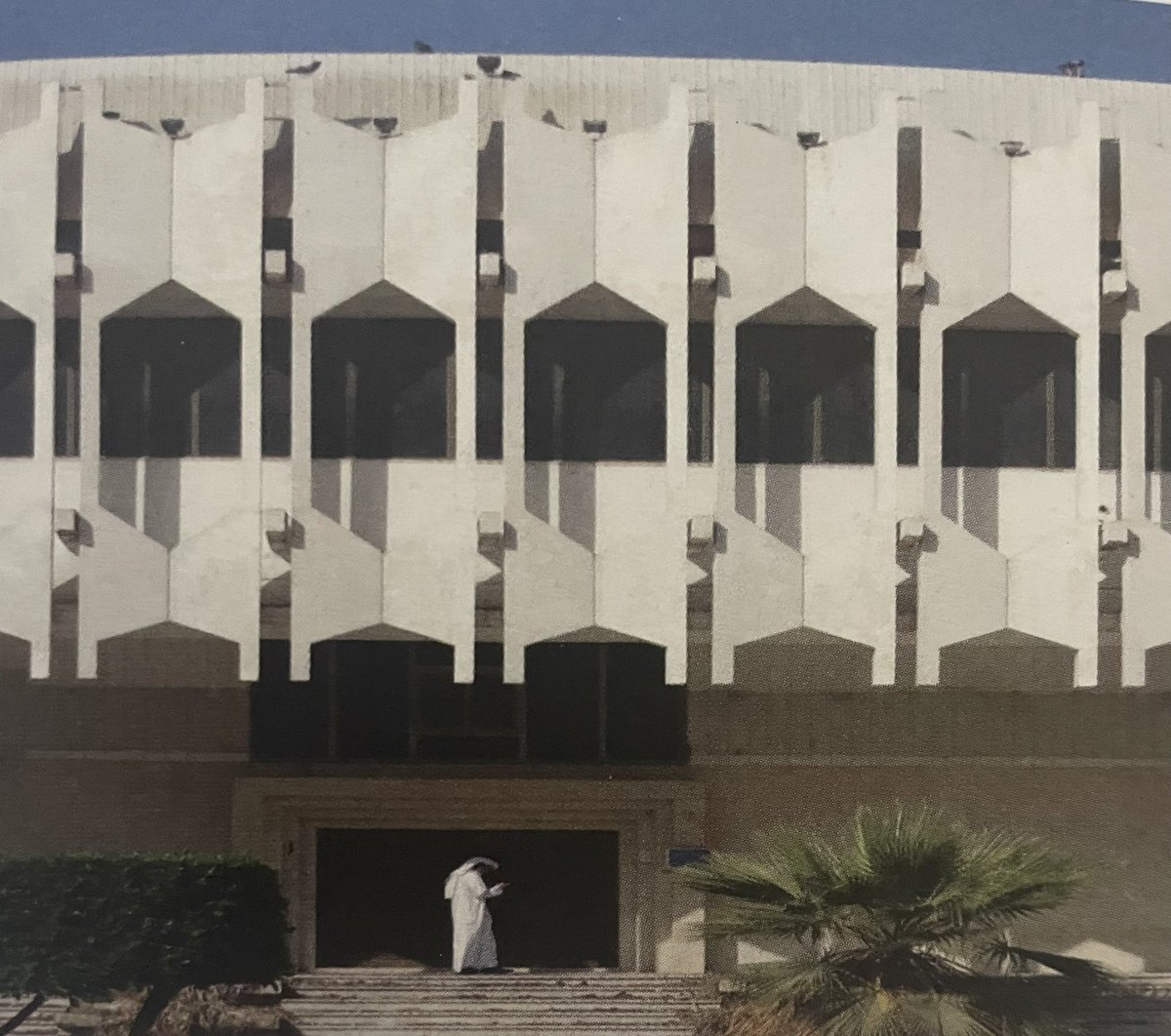 نمى الى مسامعي بان هذا المبنى الجميل بنك الخليج سابقا سوف يتم هدمه ، هل هناك من يحاول محاربة الكويت عمرانيًا ؟ ايعقل هدم هذا الصرح المعماري الجميل الشاهد على حقبة مهمة و جميلة في تاريخ وطنًا العزيز!