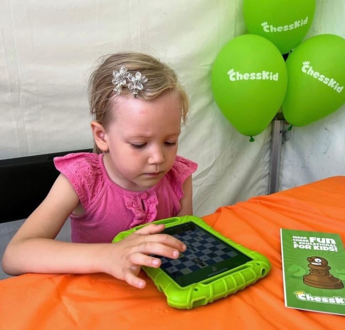 ChessKidcom's tweet image. ChessKid will be in London for #ChessFest 2023 on July 16th! ⚔️♟️ Join us in Trafalgar Square for fun chess activities, live performances, and more!