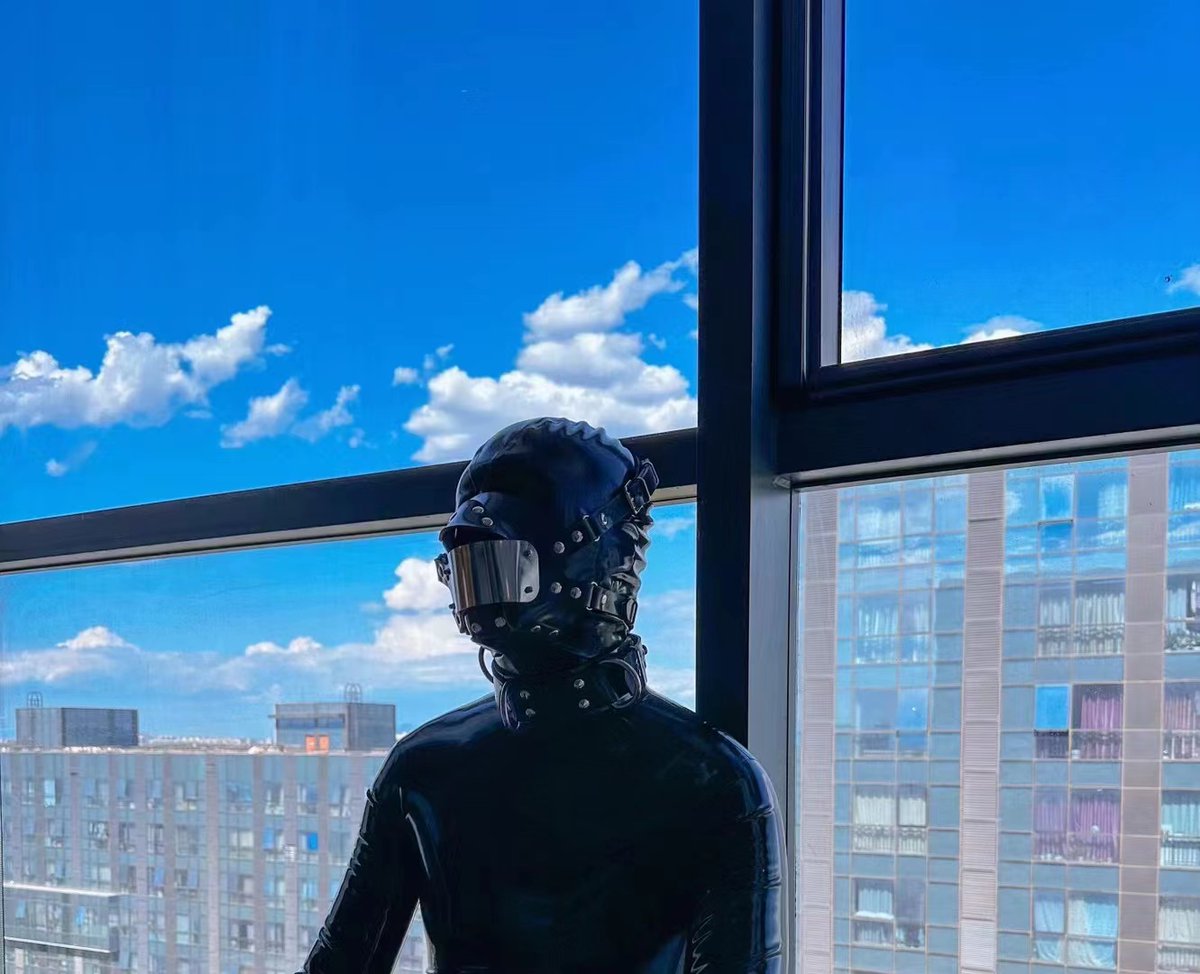 LATEXvenom's tweet photo. Daily Daze👓👓 https://t.co/YRlkTNfj06