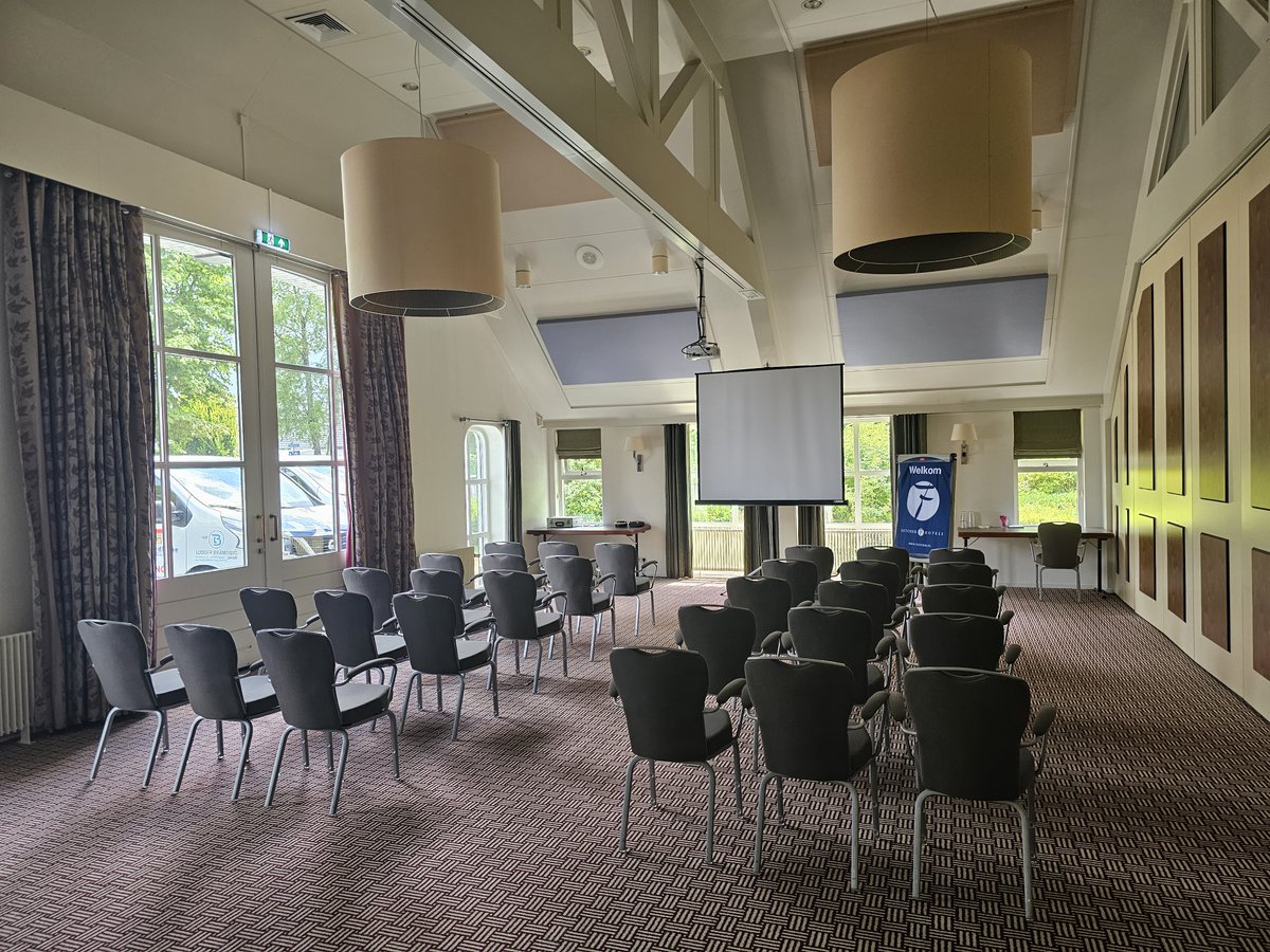 FletcherFootbal's tweet photo. De Duitse voetbalclub 𝐁𝐖 𝐋𝐨𝐡𝐧𝐞 is aangekomen in #Hoevelaken voor hun trainingskamp bij Fletcher Hotel-Restaurant De Klepperman
#BWLohne #klepperman #hoevelaken #fletcherfootball #hoteldeklepperman #bwl #fussball #lohne #trainingslager #regionalliga #trainingskamp https://t.co/Mrb9TtCpvN