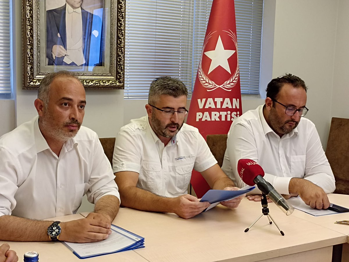 İmar Yasasına Takılanlar Derneği Başkanı İbrahim Hacıoğlu ve beraberindeki heyet, yapı kayıt mağdurlarının sorunlarını görüşmek ve çözüm için genel merkezimi ziyaret etti.

Görüşmenin ardından Hacıoğlu ve Meslek Örgütleri Bürosu Başkanımız Osman Yılmaz ortak açıklama yaptı.