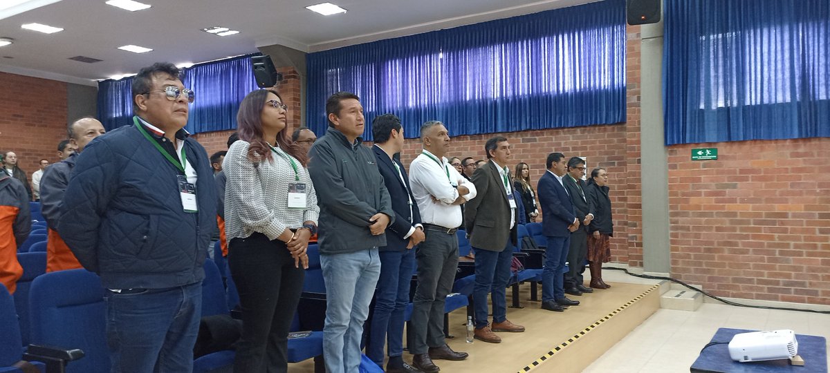 UPTCSecSogamoso's tweet photo. 🔴#AEstaHora | #uptcsogamoso el presidente @AlvaroPardo8 instala el taller 'Construyendo #MineríaParaLaVida', dirigido a los trabajadores, titulares y empresarios del sector, con el fin de brindar herramientas de prevención y control de accidentes en las minas.
#UPTCSomosTodos https://t.co/f3vqbQNdVf