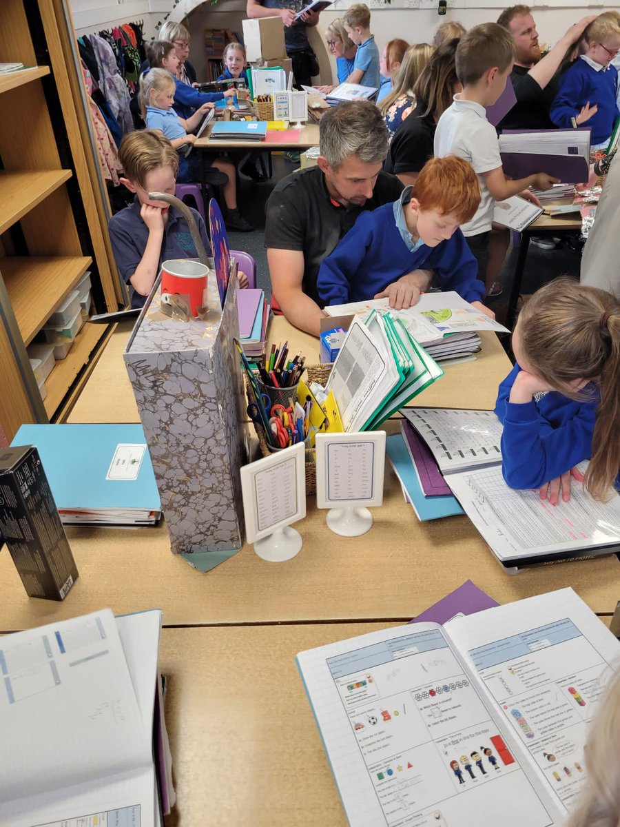 BlackoPrimary's tweet photo. We love #parentshowcase days as it's always a pleasure to welcome our families into school. Today it was the turn of Classes 2 and 4 π #welcome @ThePennineTrust https://t.co/wOPnGkcN6A