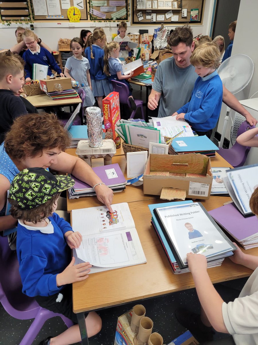 BlackoPrimary's tweet photo. We love #parentshowcase days as it's always a pleasure to welcome our families into school. Today it was the turn of Classes 2 and 4 π #welcome @ThePennineTrust https://t.co/wOPnGkcN6A