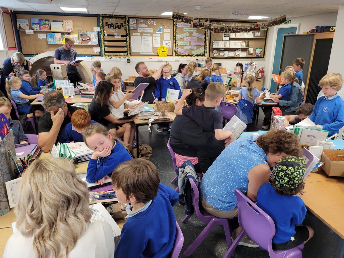 BlackoPrimary's tweet photo. We love #parentshowcase days as it's always a pleasure to welcome our families into school. Today it was the turn of Classes 2 and 4 π #welcome @ThePennineTrust https://t.co/wOPnGkcN6A