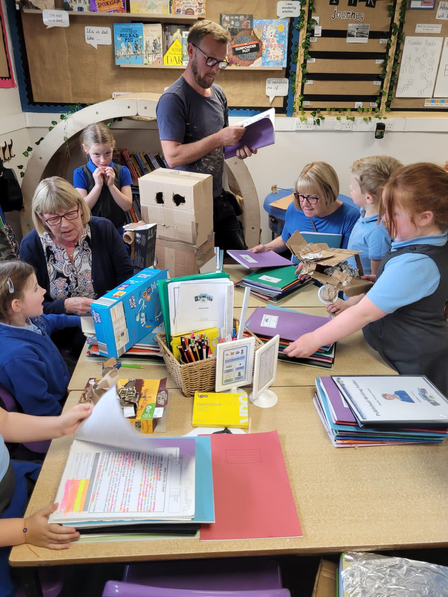 BlackoPrimary's tweet photo. We love #parentshowcase days as it's always a pleasure to welcome our families into school. Today it was the turn of Classes 2 and 4 π #welcome @ThePennineTrust https://t.co/wOPnGkcN6A