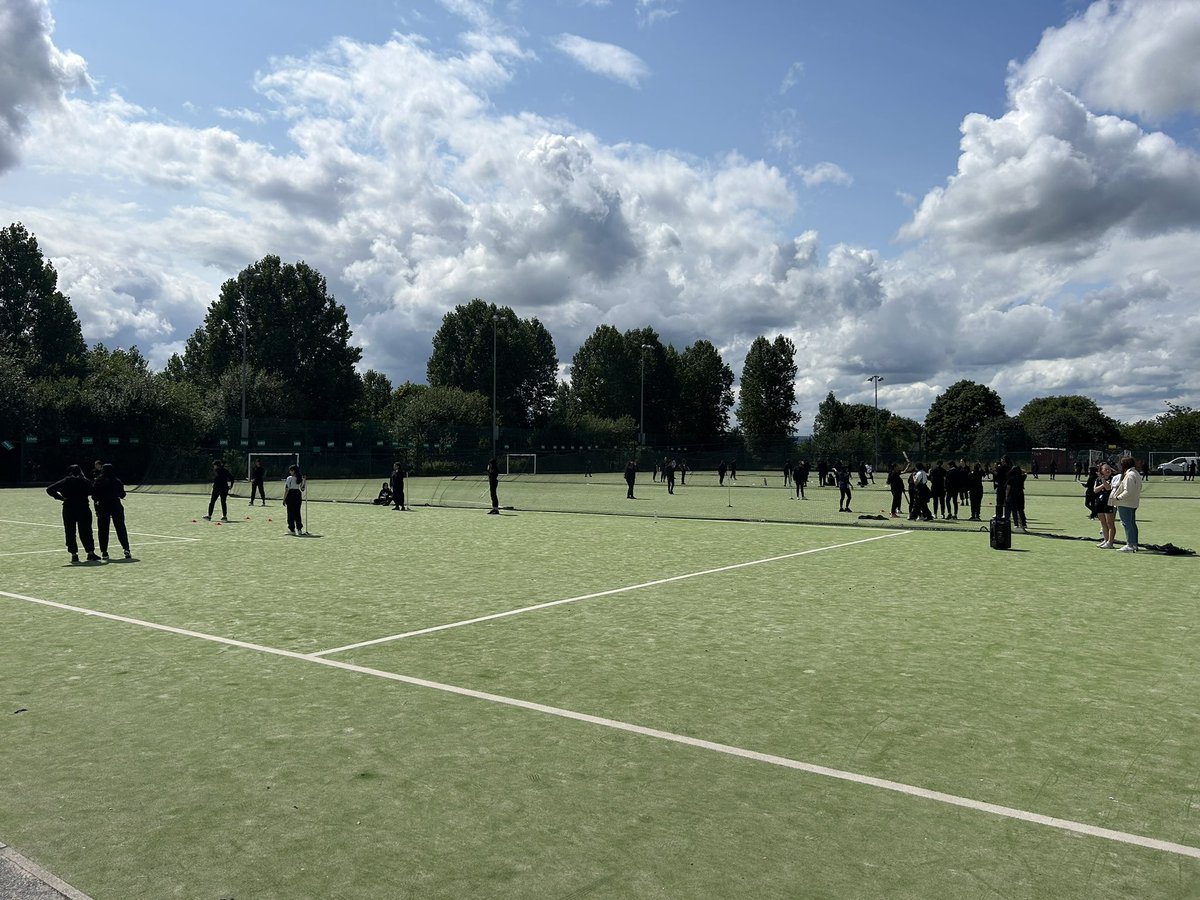 CarltonBolling's tweet image. Another brilliant #Yourtime Leadership event. Over 60 girls playing rounders run by our amazing leaders #CarltonGirlsCan #CarltonEdge💎