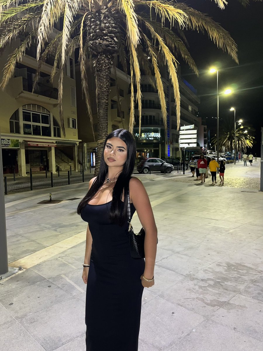 It’s not every day someone as beautiful as @ebft_ let’s me feature her for the first time! She’s the definition of Class and Beauty! Love the black dress!