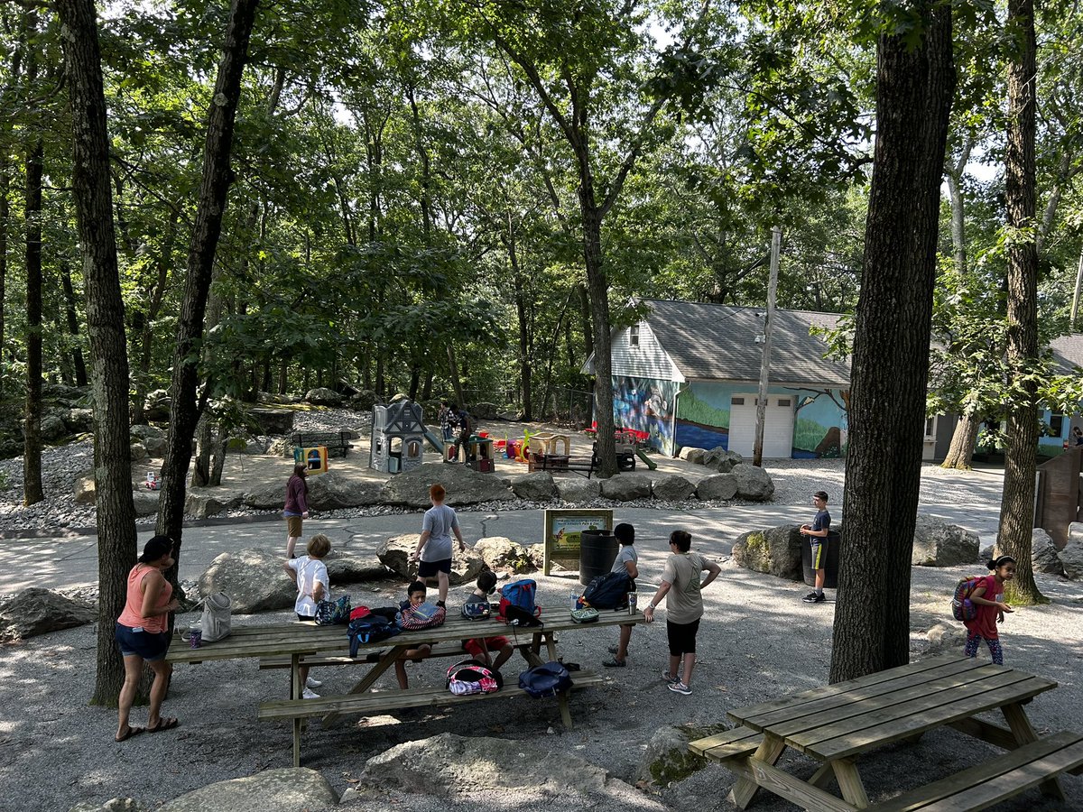 cmikolazyk's tweet photo. The best part about ESY….joining the fun field trips!! Nothing like working with students outside outside of the classroom - that’s where you get to know them best. @FoxboroughPS @massupt @MASchoolsK12. Growing and exploring. #theboro02035 https://t.co/GfXTD8GIEi