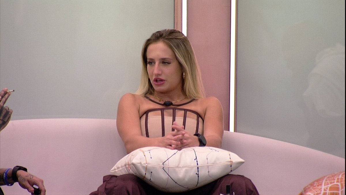 henri_meilhac's tweet photo. tava aqui pensando que eu já assisti 20 edições de BBB e de todas as centenas de pessoas que pisaram lá e participaram sem ser expulsa, ngm conseguiu ser mais babaca lá dentro que essa aqui 😳 https://t.co/sPvsnc0BXf