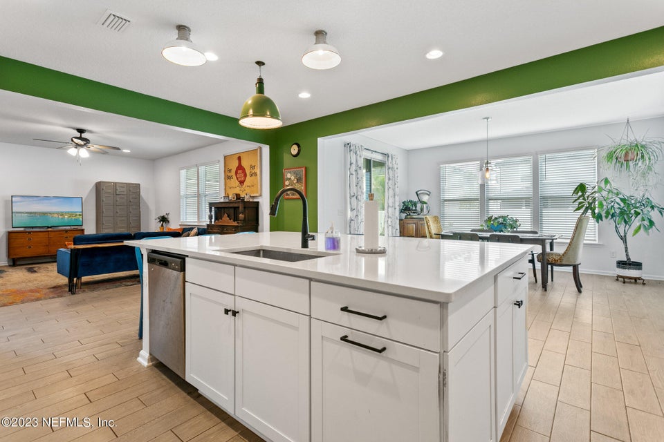 TheMisterClark's tweet photo. This 4 BED home won't last long! Ping me for details or a showing. #realestate  https://t.co/zSsVzTVYJt https://t.co/w1c4OUAIMK