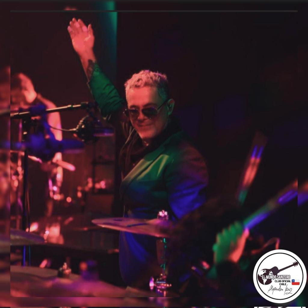 Ese último momento vívelo, y los demás
Los demás que aguanten, y los demás que aguanten...🎼🎶
#Eseúltimomomento
<a href="/AlejandroSanz/">Alejandro Sanz</a> 
<a href="/MundoSanzero_CH/">Mundo Sanzero Chile</a>
#siemprecontigo😘🥰❤️🇨🇱