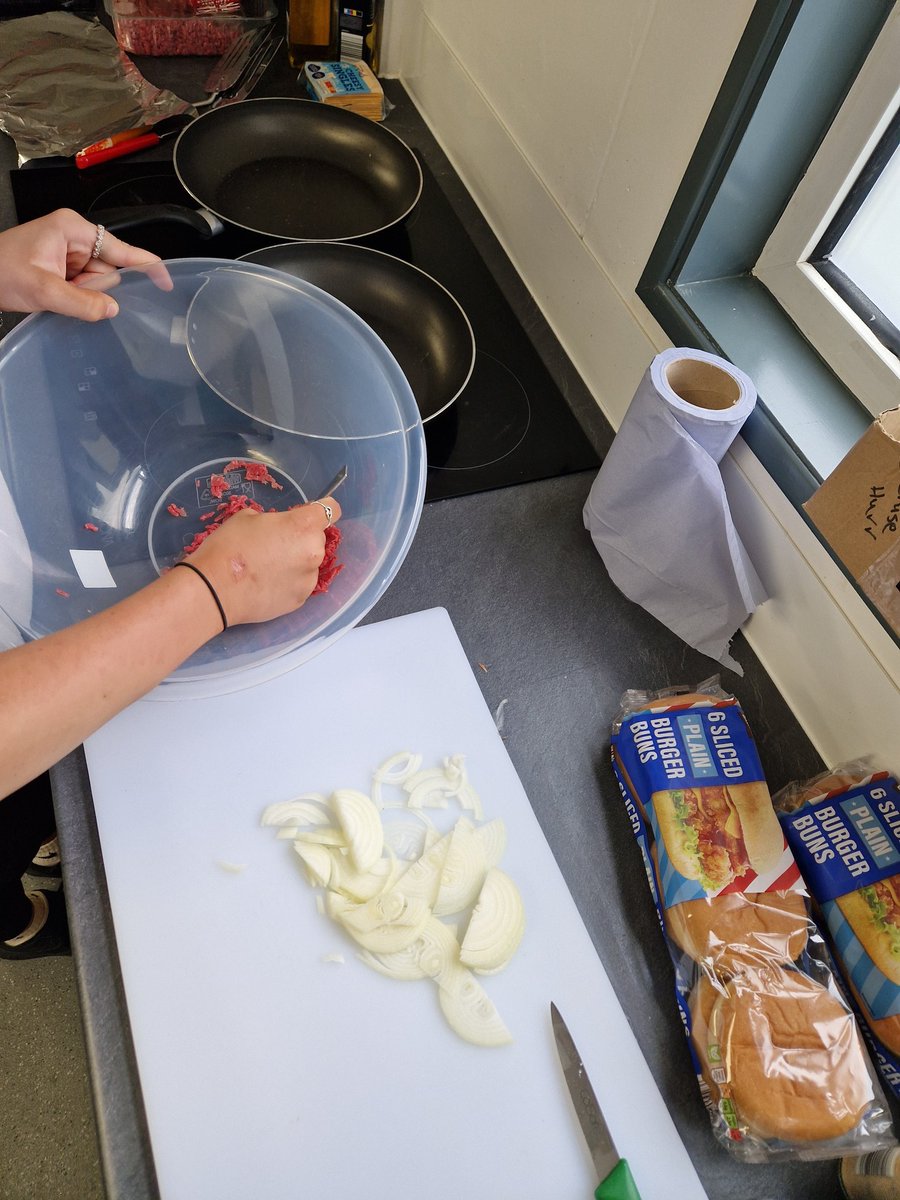 MissHuntBPCA's tweet photo. Chef Jacob paid TAC a visit this afternoon o make beef burgers. Not only was it agreed that they taste better than a McDonalds but also cheaper, result! @MrsRBrace @TPLTmissOC @JamesWilmot74 #TAC #ThisisAP https://t.co/qQEmdx1KCc