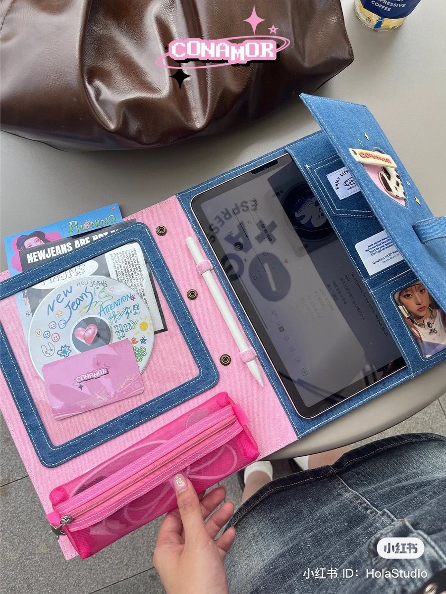 bbublequm's tweet image. ConAmor เล่นละ 🐰 แบรนด์เดียวกับสายนาฬิกายีนส์ที่เเมสสุดๆ เขากำลังจะออกสิ่งนี้ใหม่ TT ใบเดียวครบจบ โดนตกรออ 🤟🏻