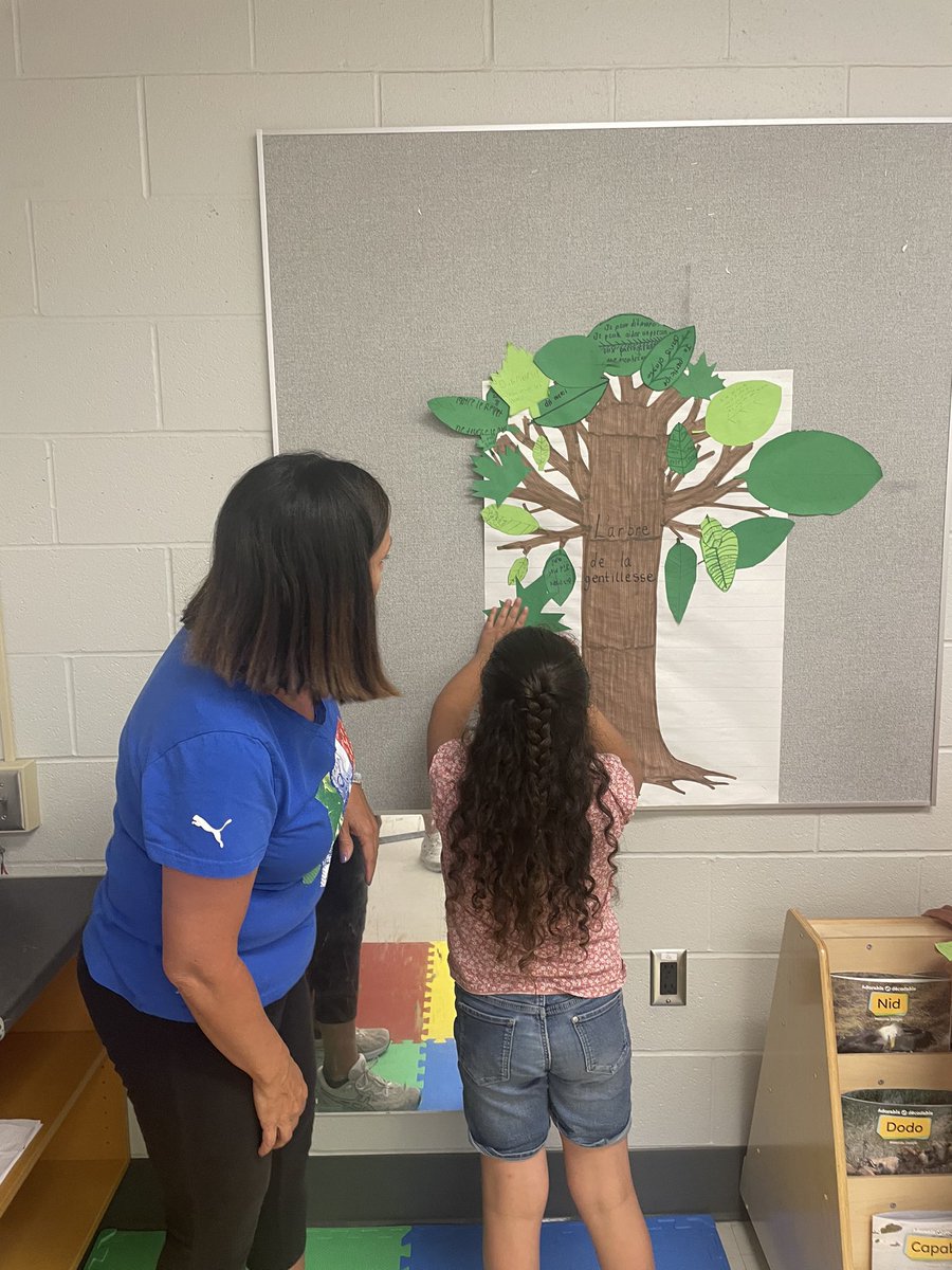mme_a_deluca's tweet image. A Camp Merveille nous montrons la gentillesse @gecdsbpro @ClaraHowitt @MlleParaschak @jbeqa033 #GECDSBSLP2023 #campmerveille