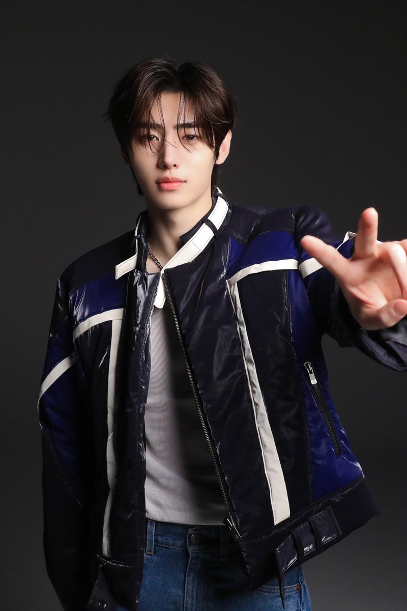 sunghoonpicture's tweet photo. nme behind photo #sunghoon https://t.co/Xvh1hi8laA